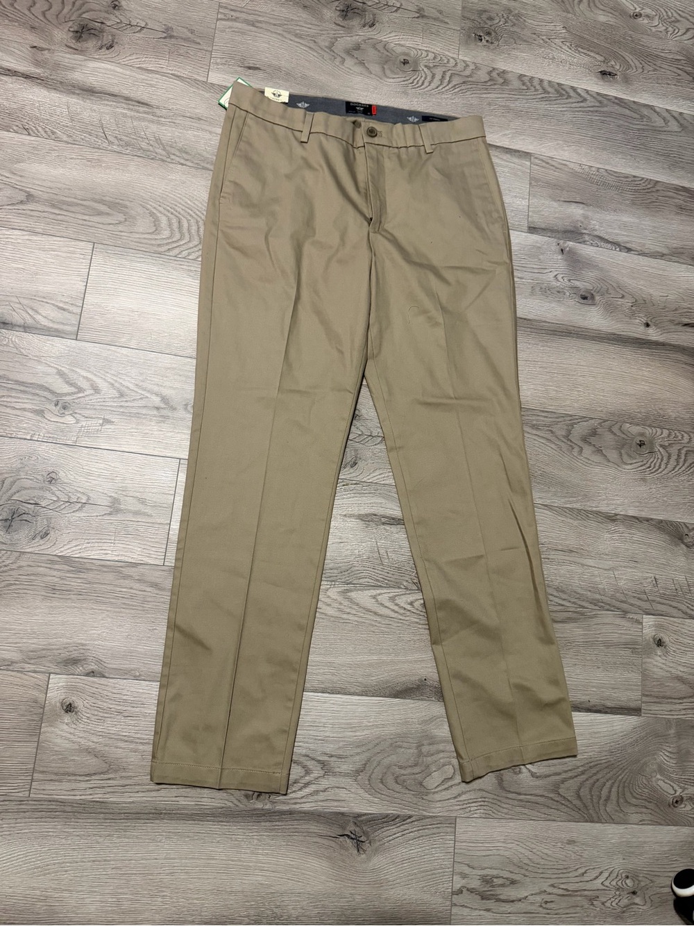 Men's Slim Pants in Khaki - Dockers
